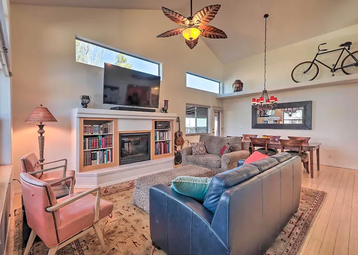 Holiday home Game + Patios: 2 Mi To Dtwn *