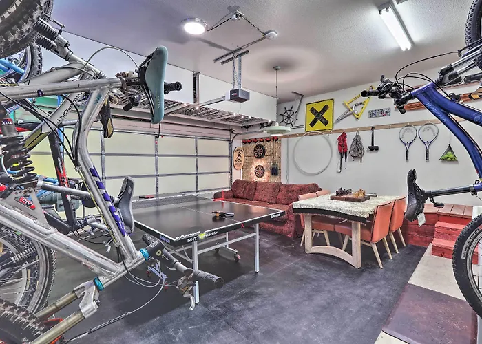 Game + Patios: 2 Mi To Dtwn Holiday home *
