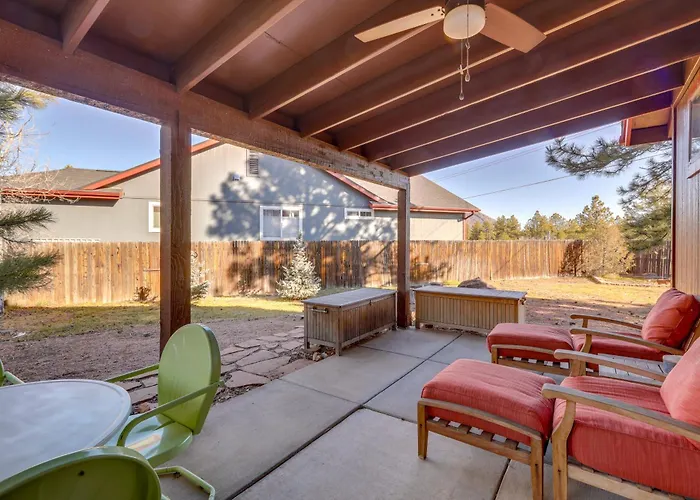 Game + Patios: 2 Mi To Dtwn Holiday home *