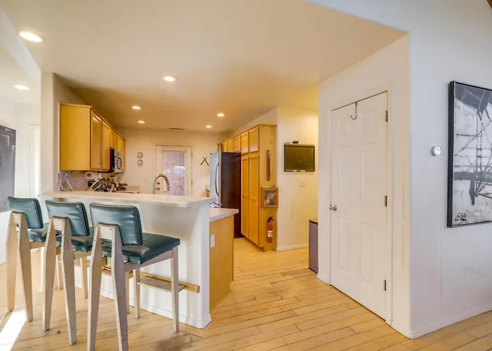 Game + Patios: 2 Mi To Dtwn Holiday home