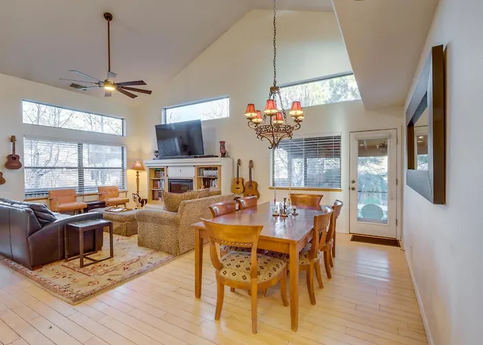 Holiday home Game + Patios: 2 Mi To Dtwn *