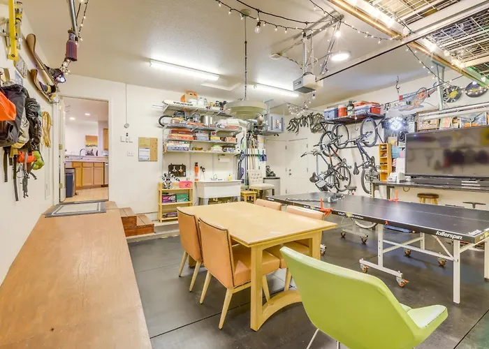 Game + Patios: 2 Mi To Dtwn Holiday home *
