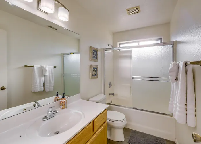 Game + Patios: 2 Mi To Dtwn Holiday home