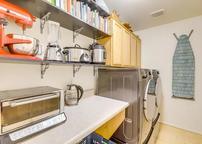 Holiday home Game + Patios: 2 Mi To Dtwn *