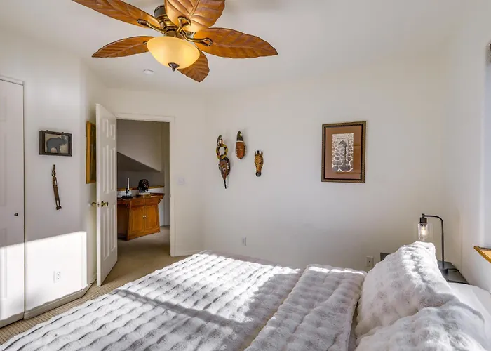 Game + Patios: 2 Mi To Dtwn Holiday home Flagstaff
