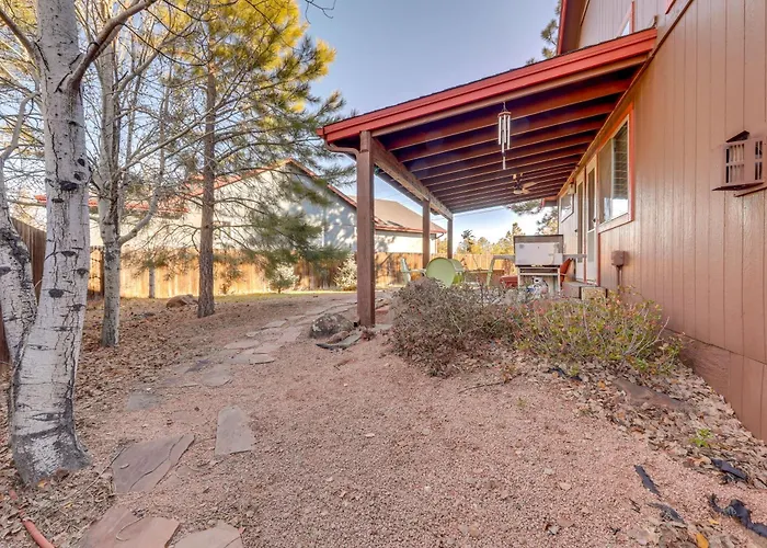 Game + Patios: 2 Mi To Dtwn Holiday home Flagstaff