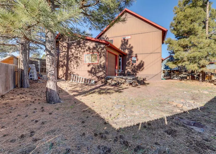 Game + Patios: 2 Mi To Dtwn Holiday home